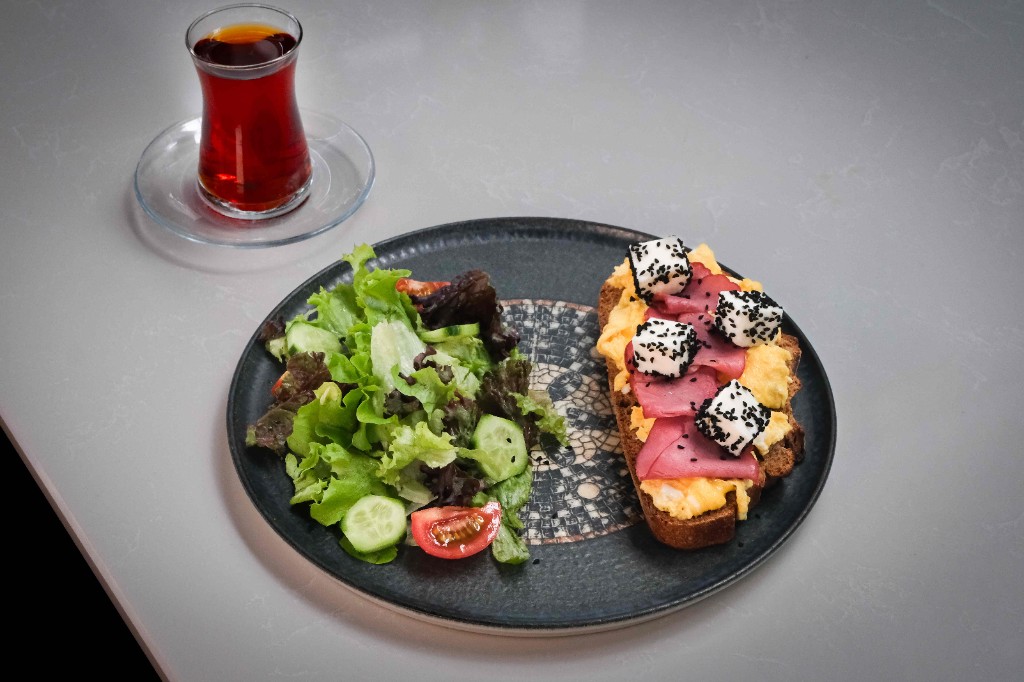 Füme Etli Çırpılmış Yumurtalı